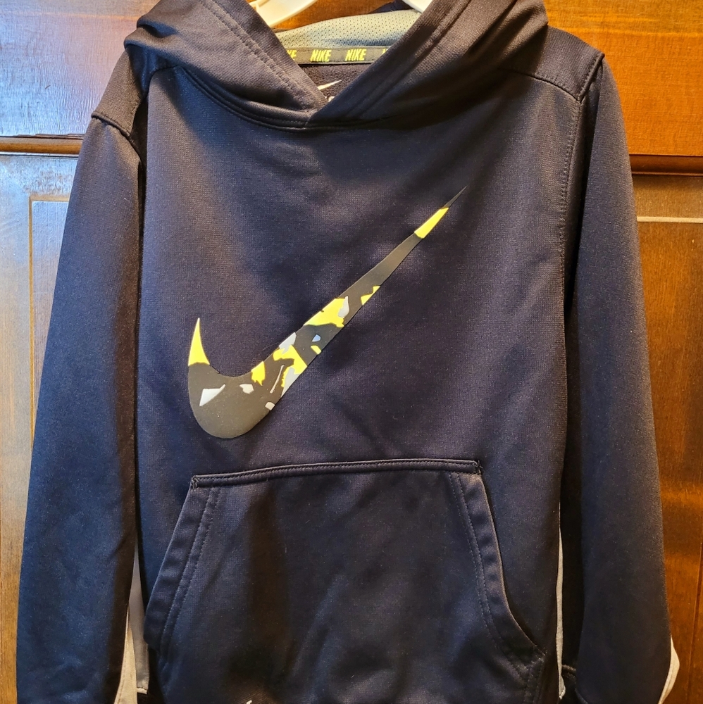 Boys black and green Nike sweatshirt Size Small